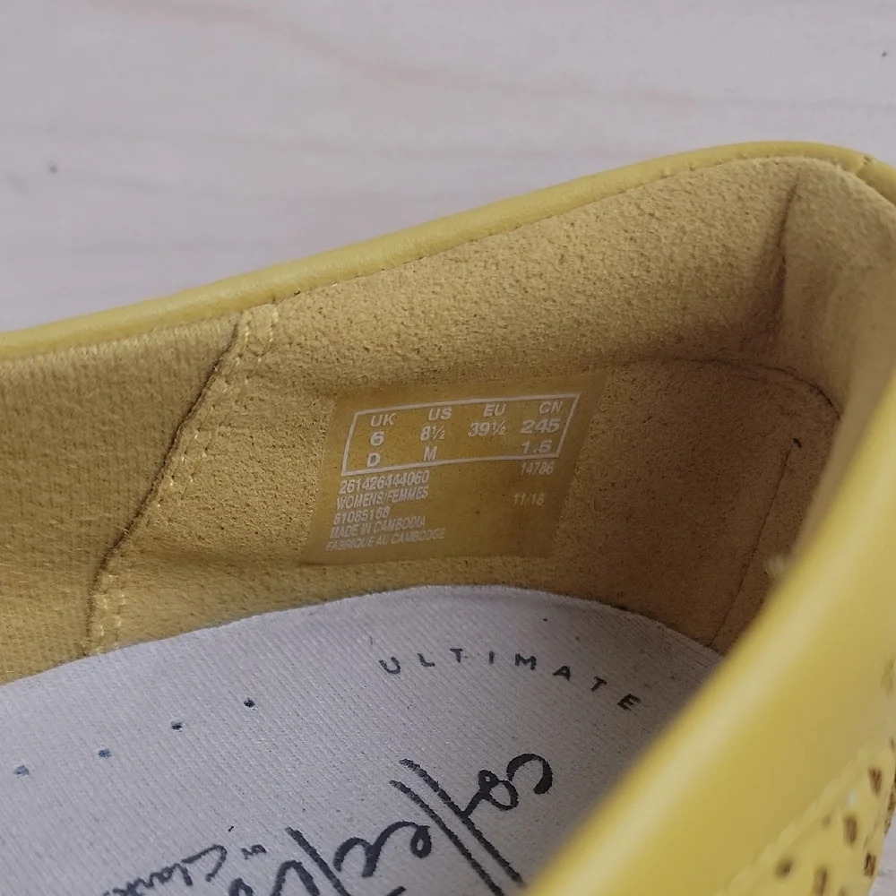 Clarks Mustard Perforated Flats - Picture 3 of 12